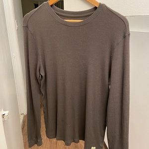 Vuori Men’s Waffle Crew (size L) in Olive Green